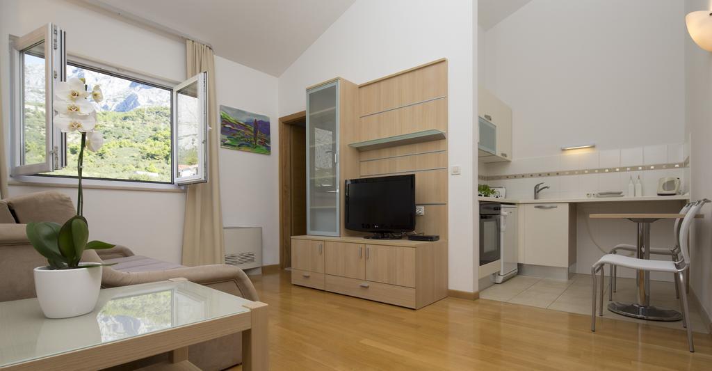 Apartmani Villa Athina Tučepi Exterior foto